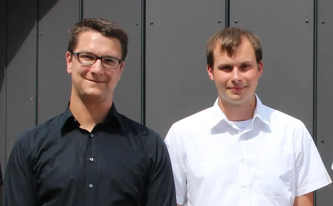 Jakob Czekansky (links) und Fabian Barth haben den "ITK Student Award" erhalten. Foto: THM/Armin Eikenberg